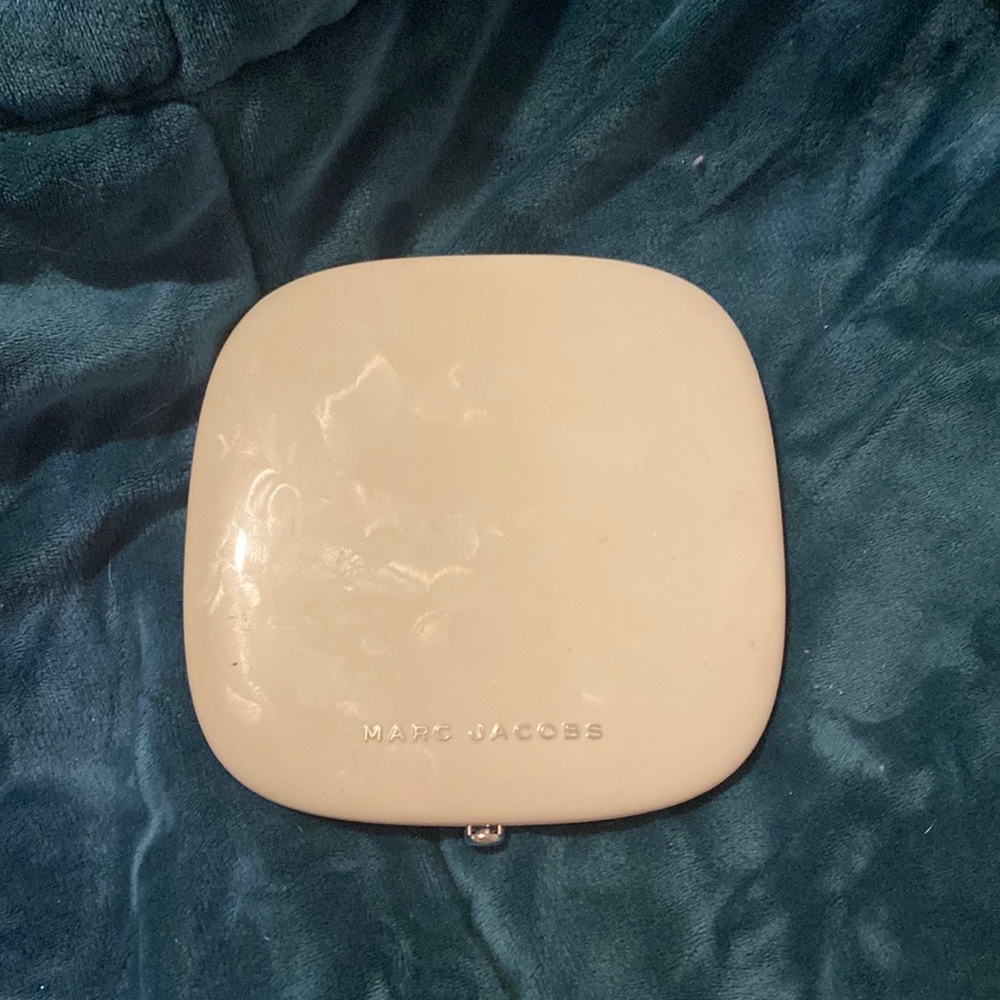Marc Jacobs Tan-tastic omega bronzer